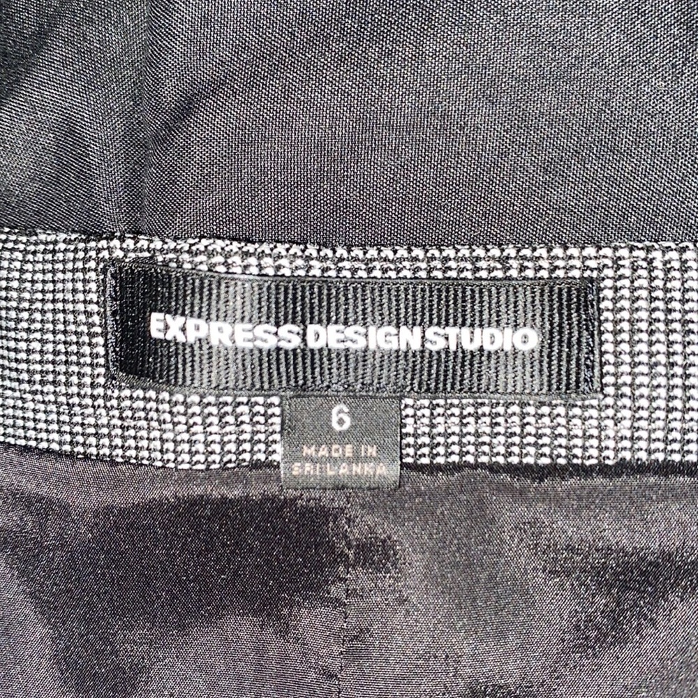 Express Skirt - Picture 3 of 3